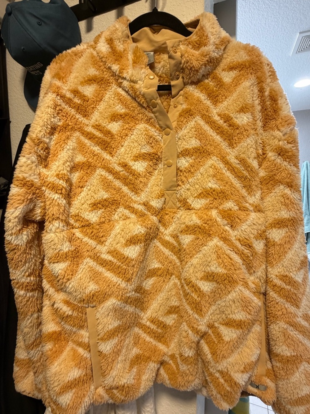 Hurley Peach and Cream Plush Pullover Jacket